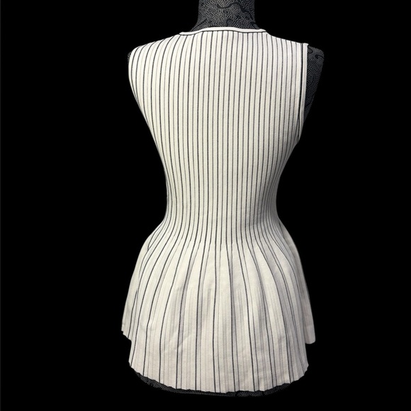 Theory Black & White Peplum shell blouse size M - Picture 4 of 9